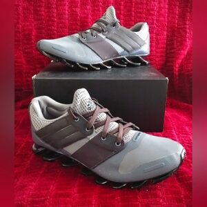 **RARE** 2016 (ADIDAS) "Springblade Solyce Grey" AQ5678